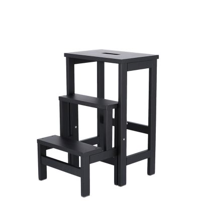 Schwarze Soho Hockerleiter von Jan Kurtz. Multifunktionaler Tritthocker mit zwei Stufen für den Haushalt.